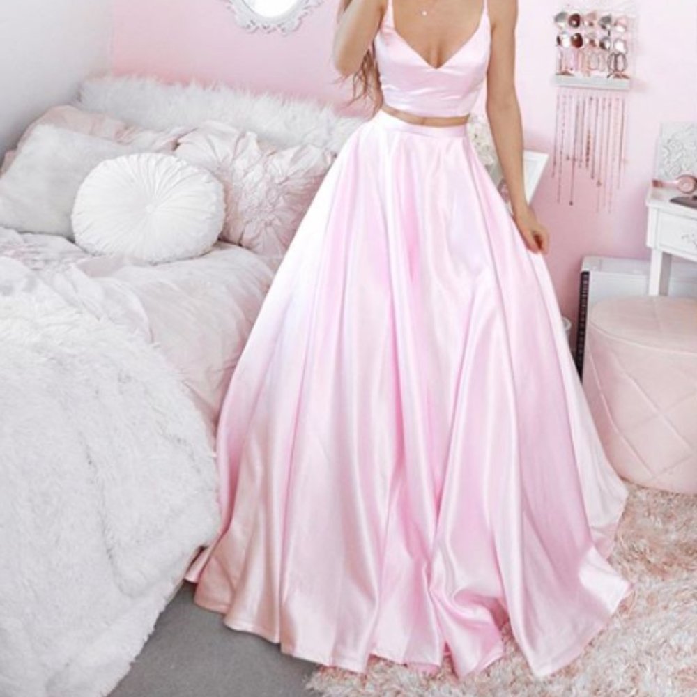 Brand New size 4 Prom Bridesmaid Wedding Dress Gow